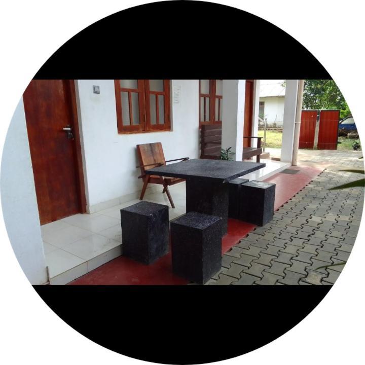 Dinesh Guest House Kataragama Luaran gambar