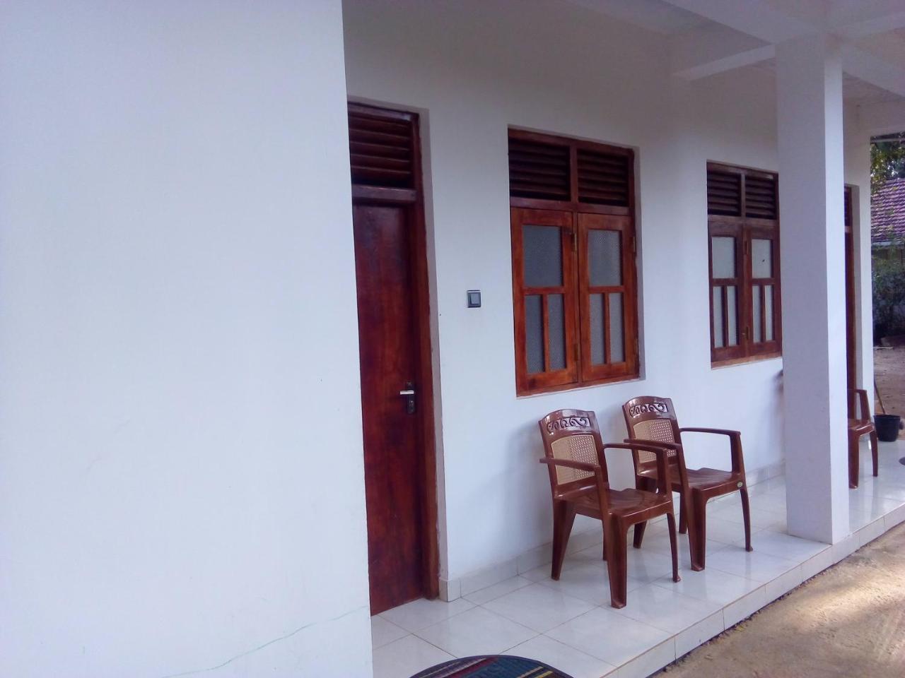 Dinesh Guest House Kataragama Luaran gambar