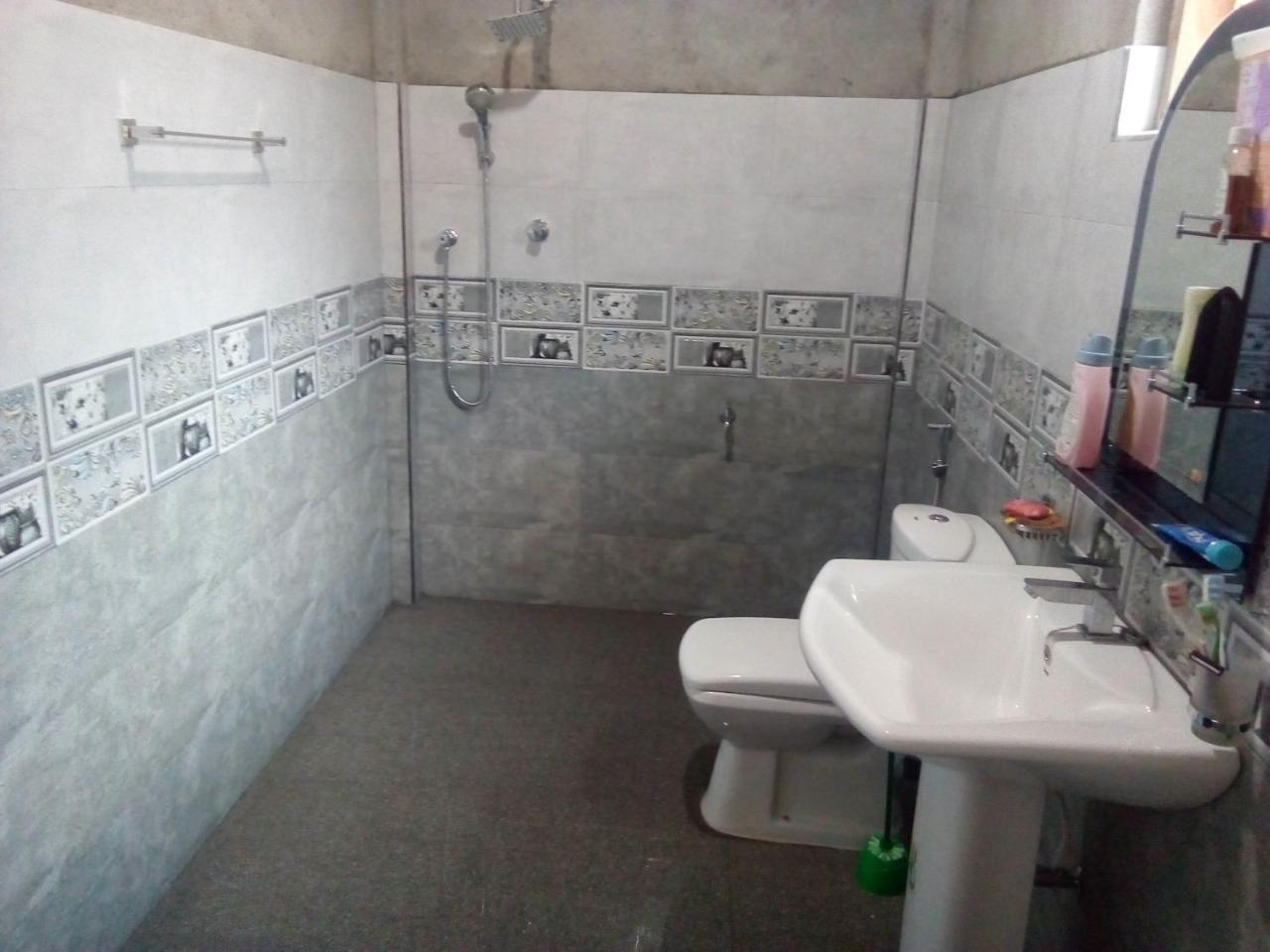 Dinesh Guest House Kataragama Luaran gambar