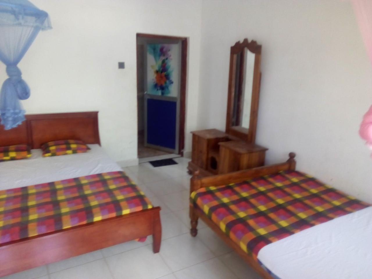 Dinesh Guest House Kataragama Luaran gambar